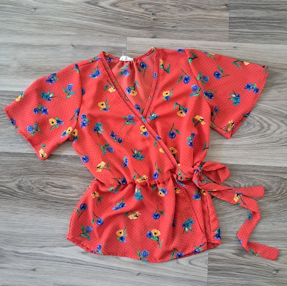 Sienna Sky Tops - Sienna Sky floral blouse. Medium. Like new Orange summery print Peplum tie waist